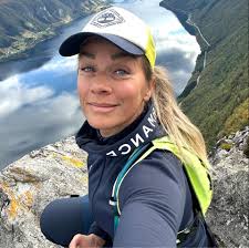 Siste kveld med lys på tre og og i stjernene. Etter gammel skikk, markerte  20. dag jul (13. januar) avslutningen på julefeiringen. I dag ser det ut  til at mange hopper bukk