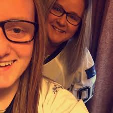 Elizabeth Kuechenmeister (@Elizabeth____K)