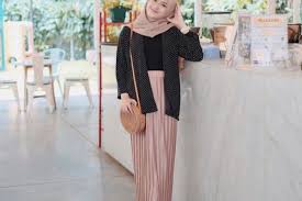 Order khusus variasi ukuran standar untuk ukuran jumbo ada di produk lain. 10 Tips Mix And Match Rok Plisket Ala Sari Endah Pratiwi