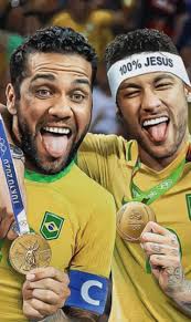 Qual a fortuna de Daniel Alves? Confira bens e patrimônio do jogador