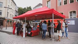 Häufig in verbindung mit sofa. Das Rote Sofa Auf Reisen Durch S Veedel In Haus E V