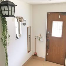 玄関の鏡は風水的にどうなの 鏡を使っておしゃれ 運気を呼び込む玄関を作ろう folk 風水 玄関 インテリア おしゃれ 鏡