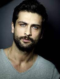 Hayat Devam Ediyor Dizisinin Sirac I Flinta Nin Mustafa Si Onur Tuna Yi Hayranlari Yeni Kivanc Tatlitug Olarak Tanimliyo Erkek Sac Modelleri Unluler Portre
