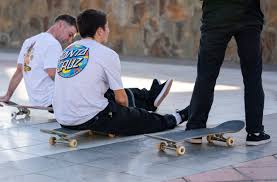Скейтборд santa cruz screaming hand mini sk8 completes. Santa Cruz Skateboards Drop Spring 2020 Menswear Collection The Rabbit Society