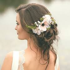 Gelin Sacina Uygun Vintage Bant Ve Tac Ornekleri Flowers In Hair Flower Hair Comb Wedding Hair Flowers