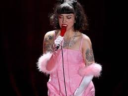 Cantantes chilenos cantantes famosos artistas tatuajes de mon laferte mon laferte soy ángeles negros fotografía de personas bandas musicales fotos mujeres. Mon Laferte Ensena Atrevido Tatuaje Sin Nada De Ropa
