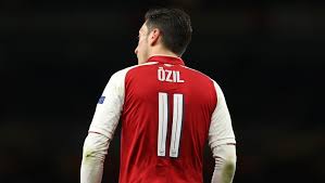 Dünyaca ünlü yıldız futbolcu mesut özil, kendisini renklerimize bağlayan 3,5 yıllık anlaşmaya imzayı attı. Arsenal Reveal New Shirt Number For Mesut Ozil After Favoured Jersey Becomes Available 90min