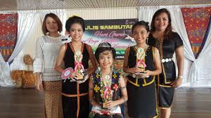 Sumbangan duit raya oleh tuan guru besar. 20190621 Sambutan Hari Guru Hari Kaamatan Dan Hari Raya Peringkat Sekolah Pejabat Pendidikan Daerah Kota Kinabalu