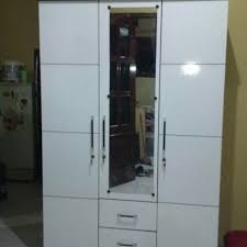 Yang tidak kalah pentingnya kami menjual lemari jati ini dengan harga yang sangat terjangkau yaitu dengan harga dibawah rp5.000.000 per unitnya untuk 3 pintu. Lemari Pakaian 3 Pintu Perabotan Rumah Di Carousell