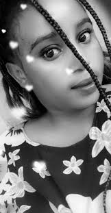 NYUMBA YA MAAJABU: 8 Alipoingoia jikoni alishangaa sana kuona vyombo vyote  vimeoshwa na vimeshapangwa kabatini kwakweli alijikuta akipiga kelele na  kumfanya Ibra amfate kwa haraka sana, “Vipi Sophia nini tena mke wangu?” “