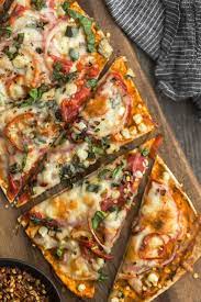Easy Summer Flatbread With Tomatoes And Sweet Corn Naturally Ella Appetizer Recipes Vegetable Flatbread Vegan Seasoning