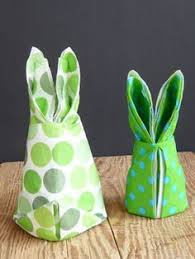 Das Ist Die Idee Fur Dein Osterfruhstuck Oder Osterbrunch Servietten Osterhasen Ihr Konnt Sie Ganz Leicht Selber Falt Easter Napkins Easter Crafts Easter Fun