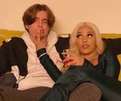 True to its name, the opening track of planet her is an afrobeats ode to the divine feminine in which doja discusses the different roles women and, in this case, doja herself… Where Is Doja Cat Parents From