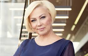 Helena Ahti-Hallberg upeissa nuoruuskuvissa