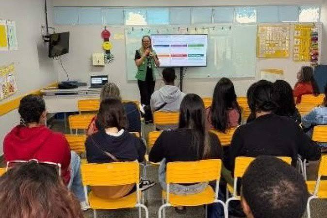 Escolas de ensino especial recebem serviços de DNA, RG e cidadania