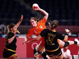 De handbalwedstrijden bij de dames eindigen dus twee dagen later dan de openingsceremonie en zijn klaar vlak voor de slotceremonie. Npqr4qbsqgakom