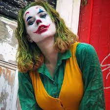 Nic the Pixie as Joker : ホアキン・フェニックス主演「ジョーカー」の女版のコスプレ ! ! - CIA Movie News+