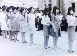 طالبات جامعه الموصل في السبعينات lab coat fashion jackets