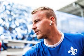 Sommerzeit ist Hochzeitszeit! 👰🎩 Fabian Holland und Marcel Schuhen  heirateten jeweils kirchlich, Sören Bertram und Sven Thur heirateten  jeweils standesamtlich. Unser Co-Trainer hat den Nachnamen seiner Frau  angenommen, aus Thur wird daher