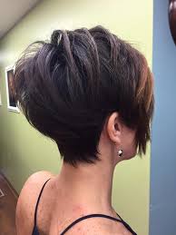 Show off your tresses with these sassy layered bob hairstyles. Mayyyybeee Short Hair Styles Thick Hair Styles Hair Styles