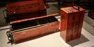 Black box pesawat ini memiliki suar pencari lokasi bawah air (ulb) yang. Benarkah Black Box Pesawat Berwarna Hitam