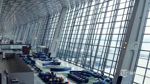Lulus kuliah atau lulus sekolah tentu saja membuat bertambahnya persaingan di dunia kerja, karena tercatat saat ini lowongan kerja yang tersedia tidak sebanding dengan pencari kerja yang ada. Kenalan Dengan Terminal 3 Bandara Internasional Soekarno Hatta Yuk