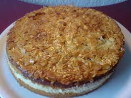 Das Perfekte Der Schnellste Bienenstich Rezept Mit Bild Und Einfacher Schritt Fur Schritt Anleitung In 2021 Bienenstich Rezept Schneller Bienenstich Bienenstich Kuchen