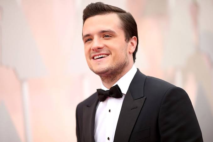 Josh Hutcherson Freaked Out When Ethan Hawke Said Hi to Him at the Oscars |  Vanity Fair