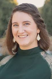 Emily Akins's Instagram, Twitter & Facebook