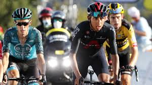 Des dizaines de spectateurs s'empressent de rejoindre les télécabines et dans la dernière portion de l'impitoyable col de la loze (2.304 m d'altitude), la majorité des coureurs se bat pour rallier l'arrivée. Egan Bernal And Ineos Grenadiers In Desperate Need Of A Tour De France Stage Win Eurosport