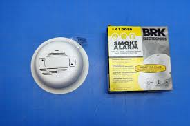 Keep your family safe with this hardwired smoke alarm; Smoke Alarm Brk 4120 Teardown