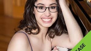 Beatrice Grant's Instagram, Twitter & Facebook