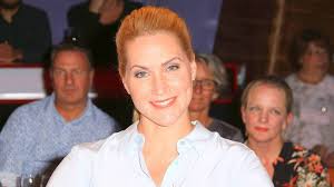 Ihr charmantes lächeln wird deutschland. Ran An Den Bh Judith Rakers Macht Besucher Verlegen Wp De