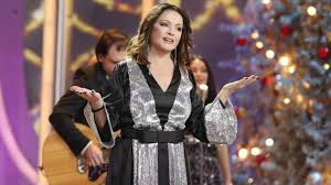 Звезда в алом и в золотом: Sofiya Rotaru Novogodnij Vecher Novogodnij Goluboj Ogonyok 2020 Youtube