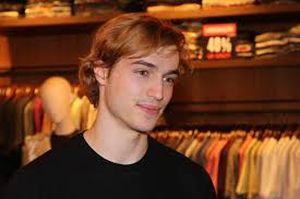 Em São Paulo, ator que vive Jason em 'Riverdale' fala sobre amizades do  elenco e novo livro