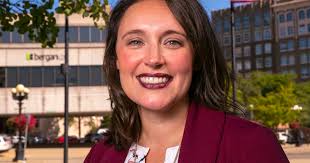 Andrea Devore: She makes art out of banking facilities for Lincoln Savings  Bank