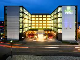 Zurich) هي إحدى أهم مدن سويسرا وأكبرها على الإطلاق. Crowne Plaza Business Hotels In Zurich Hotels Von Ihg In Zurich Switzerland