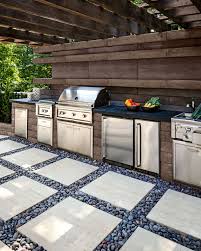 From concrete to quartzite, these kitchen countertop ideas transform surfaces into a striking statement. 10 Outdoor Kitchen Countertop Ideas And Installation Tips