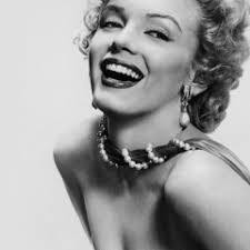 Stream Meet Me at The Moon feat. Bankroll Barbie by Seriousk