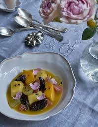 Salade D Agrumes Et De Fruits Exotiques A La Rose Pour 4 Personnes Recettes Elle Recette Alimentation Repas Noel Fruits Exotiques