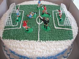 Easy instructions for making this football cake designed to look like a football field: Football Cakes Decoration Ideas Little Birthday Cakes