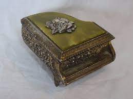 + 3 046,09 rub доставка. Vintage Sankyo Japan Gold Tone Metal Piano Music Box Hinged Lid Rose Music Box Box Hinges Hinged Lid