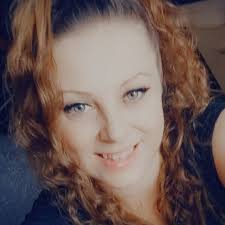 Odeszłaś cicho, bez słów pożegnania. Tak jakbyś nie chciała, swym odejściem  smucić... tak jakbyś wierzyła w godzinę rozstania, że masz niebawem z dobrą  wieścią wrócić..." Ks. J.Twardowski . Pozostaniesz w naszej pamięci .