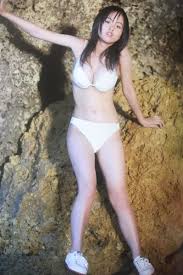 ジュニアアイドル 桐村萌絵 写真集 アート、エンターテインメント