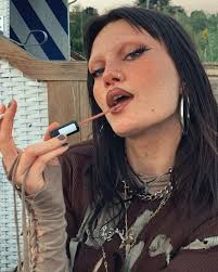 serving lips 👄 also my EP is out in less then a week!