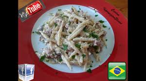 La pasta funghi piselli e salsiccia è un classico dal gusto rustico molto saporito e ricco. Pasta Panna Funghi E Salsiccia Massa Com Cogumelo Salsicha E Creme De Leite Youtube