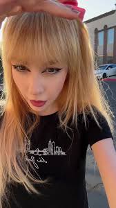 Why Does Janette Wear A Skirt