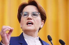 Meral akşener'den bahçeli'nin 'eve dön' çağrısına cevap i̇yi̇ parti genel başkanı akşener, bahçeli'nin kendisine yönelik dön evine, bitsin bu çile çağrısını tiye alarak yanıt verdi. Meral Aksener Boldmedya