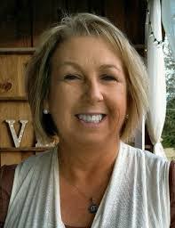 Kelly Farris's Instagram, Twitter & Facebook