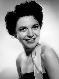 SD Cleft Chin? So many of the verified celebrities have visible cleft  chins. Perhaps it's the bone structure? : r/SoftDramatics